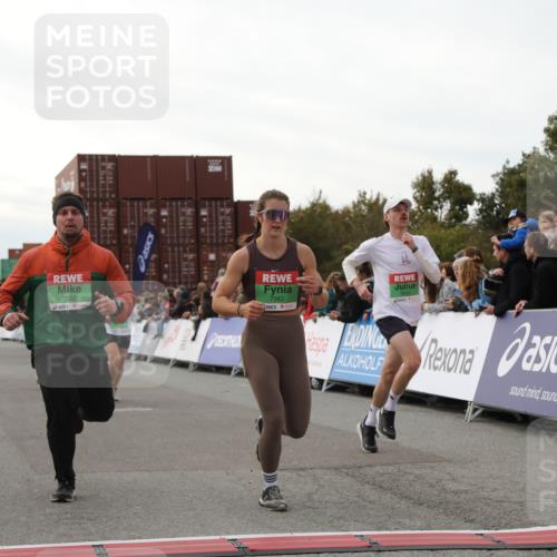 03.10.2025 - Köhlbrandbrückenlauf Yannick Fuchs http://msf.ph/oto/8985920 03.10.2025 16:10:38 Ziel 7534, 7549, 7552, 7562, 8153, 8798, 8950, 9652 meine-sportfotos.de