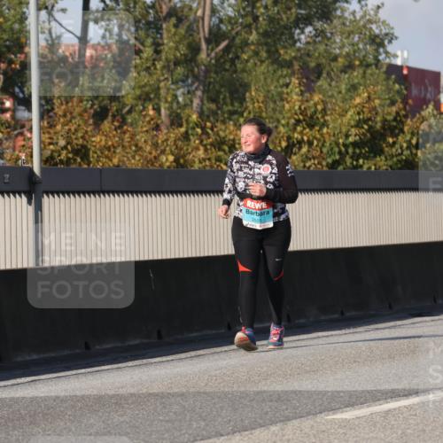 03.10.2025 - Köhlbrandbrückenlauf Luisa Fischer http://msf.ph/oto/8985941 03.10.2025 11:18:18 Position 3 2555 meine-sportfotos.de