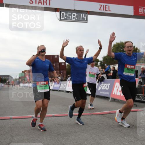 03.10.2025 - Köhlbrandbrückenlauf Yannick Fuchs http://msf.ph/oto/8985943 03.10.2025 15:58:12 Ziel 7096, 8761, 9223, 9224, 9227 meine-sportfotos.de
