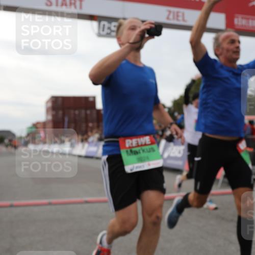 03.10.2025 - Köhlbrandbrückenlauf Yannick Fuchs http://msf.ph/oto/8985957 03.10.2025 15:58:12 Ziel 7096, 8761, 9223, 9224, 9227 meine-sportfotos.de
