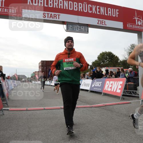 03.10.2025 - Köhlbrandbrückenlauf Yannick Fuchs http://msf.ph/oto/8985958 03.10.2025 16:10:39 Ziel 7534, 7549, 7552, 7562, 8153, 8798, 8950, 9652 meine-sportfotos.de