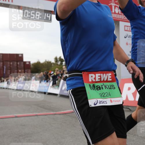 03.10.2025 - Köhlbrandbrückenlauf Yannick Fuchs http://msf.ph/oto/8985966 03.10.2025 15:58:13 Ziel 7096, 8761, 9223, 9224, 9227 meine-sportfotos.de