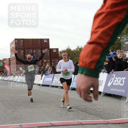 03.10.2025 - Köhlbrandbrückenlauf Yannick Fuchs http://msf.ph/oto/8985968 03.10.2025 16:10:40 Ziel 7534, 7549, 7552, 7562, 8153, 8950 meine-sportfotos.de