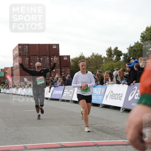 03.10.2025 - Köhlbrandbrückenlauf Yannick Fuchs http://msf.ph/oto/8985972 03.10.2025 16:10:40 Ziel 7534, 7549, 7552, 7562, 8153, 8950 meine-sportfotos.de