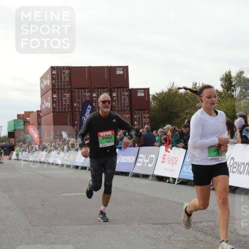 03.10.2025 - Köhlbrandbrückenlauf Yannick Fuchs http://msf.ph/oto/8985976 03.10.2025 16:10:40 Ziel 7534, 7549, 7552, 7562, 8153, 8950 meine-sportfotos.de