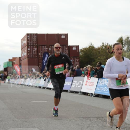 03.10.2025 - Köhlbrandbrückenlauf Yannick Fuchs http://msf.ph/oto/8985980 03.10.2025 16:10:40 Ziel 7534, 7549, 7552, 7562, 8153, 8950 meine-sportfotos.de