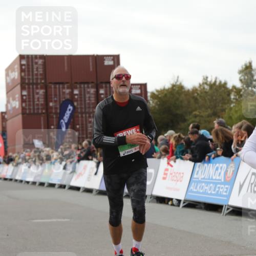 03.10.2025 - Köhlbrandbrückenlauf Yannick Fuchs http://msf.ph/oto/8985984 03.10.2025 16:10:41 Ziel 7534, 7549, 7552, 7562, 8950 meine-sportfotos.de