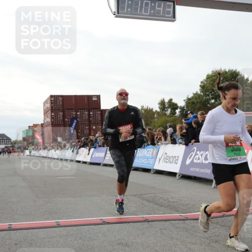 03.10.2025 - Köhlbrandbrückenlauf Yannick Fuchs http://msf.ph/oto/8985992 03.10.2025 16:10:41 Ziel 7534, 7549, 7552, 7562, 8950 meine-sportfotos.de