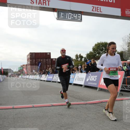 03.10.2025 - Köhlbrandbrückenlauf Yannick Fuchs http://msf.ph/oto/8985995 03.10.2025 16:10:41 Ziel 7534, 7549, 7552, 7562, 8950 meine-sportfotos.de