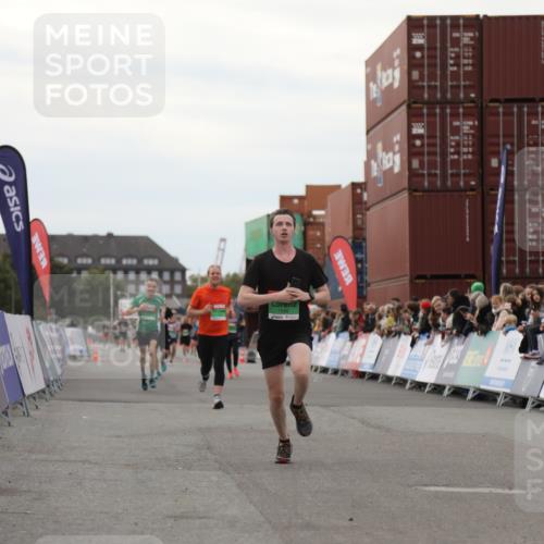 03.10.2025 - Köhlbrandbrückenlauf Yannick Fuchs http://msf.ph/oto/8985997 03.10.2025 15:58:17 Ziel 7095, 7096, 7104, 9340, 9659 meine-sportfotos.de