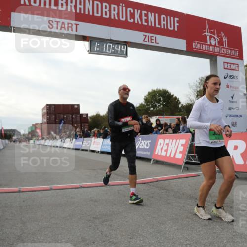 03.10.2025 - Köhlbrandbrückenlauf Yannick Fuchs http://msf.ph/oto/8986004 03.10.2025 16:10:42 Ziel 7534, 7549, 7552, 8950 meine-sportfotos.de