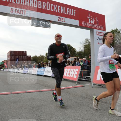 03.10.2025 - Köhlbrandbrückenlauf Yannick Fuchs http://msf.ph/oto/8986011 03.10.2025 16:10:42 Ziel 7534, 7549, 7552, 8950 meine-sportfotos.de