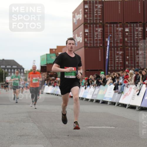 03.10.2025 - Köhlbrandbrückenlauf Yannick Fuchs http://msf.ph/oto/8986013 03.10.2025 15:58:18 Ziel 7095, 7096, 7104, 9340, 9659 meine-sportfotos.de
