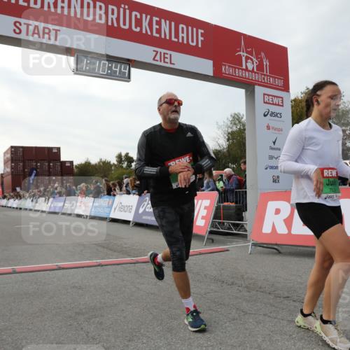 03.10.2025 - Köhlbrandbrückenlauf Yannick Fuchs http://msf.ph/oto/8986017 03.10.2025 16:10:42 Ziel 7534, 7549, 7552, 8950 meine-sportfotos.de