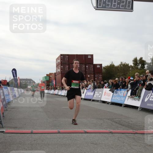 03.10.2025 - Köhlbrandbrückenlauf Yannick Fuchs http://msf.ph/oto/8986026 03.10.2025 15:58:18 Ziel 7095, 7096, 7104, 9340, 9659 meine-sportfotos.de