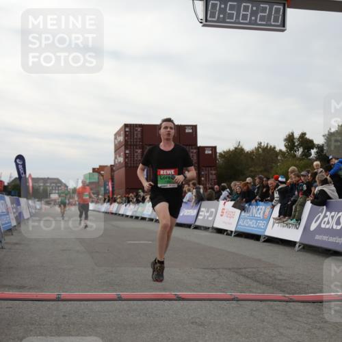 03.10.2025 - Köhlbrandbrückenlauf Yannick Fuchs http://msf.ph/oto/8986030 03.10.2025 15:58:19 Ziel 7095, 7096, 7104, 9340, 9659 meine-sportfotos.de