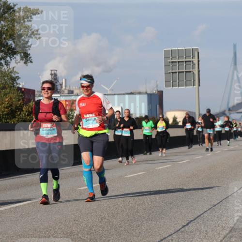 03.10.2025 - Köhlbrandbrückenlauf Luisa Fischer http://msf.ph/oto/8986032 03.10.2025 11:18:34 Position 3 501, 3413, 3412 meine-sportfotos.de