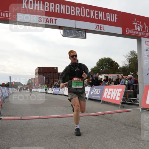 03.10.2025 - Köhlbrandbrückenlauf Yannick Fuchs http://msf.ph/oto/8986033 03.10.2025 16:10:53 Ziel 7226, 7834, 8775, 8776, 9169, 9474 meine-sportfotos.de