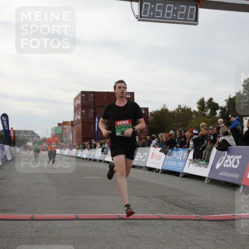 03.10.2025 - Köhlbrandbrückenlauf Yannick Fuchs http://msf.ph/oto/8986034 03.10.2025 15:58:19 Ziel 7095, 7096, 7104, 9340, 9659 meine-sportfotos.de