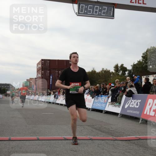03.10.2025 - Köhlbrandbrückenlauf Yannick Fuchs http://msf.ph/oto/8986037 03.10.2025 15:58:19 Ziel 7095, 7096, 7104, 9340, 9659 meine-sportfotos.de