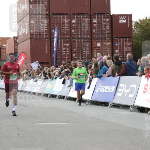 03.10.2025 - Köhlbrandbrückenlauf Yannick Fuchs http://msf.ph/oto/8986040 03.10.2025 16:10:54 Ziel 7226, 7834, 8775, 8776, 9169, 9201, 9474 meine-sportfotos.de