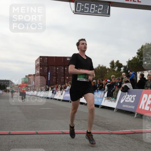 03.10.2025 - Köhlbrandbrückenlauf Yannick Fuchs http://msf.ph/oto/8986041 03.10.2025 15:58:19 Ziel 7095, 7096, 7104, 9340, 9659 meine-sportfotos.de