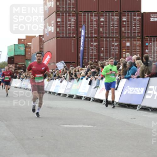 03.10.2025 - Köhlbrandbrückenlauf Yannick Fuchs http://msf.ph/oto/8986044 03.10.2025 16:10:54 Ziel 7226, 7834, 8775, 8776, 9169, 9201, 9474 meine-sportfotos.de