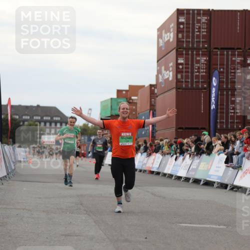 03.10.2025 - Köhlbrandbrückenlauf Yannick Fuchs http://msf.ph/oto/8986046 03.10.2025 15:58:20 Ziel 7095, 7096, 7104, 9340, 9659 meine-sportfotos.de