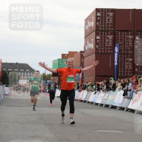 03.10.2025 - Köhlbrandbrückenlauf Yannick Fuchs http://msf.ph/oto/8986049 03.10.2025 15:58:20 Ziel 7095, 7096, 7104, 9340, 9659 meine-sportfotos.de