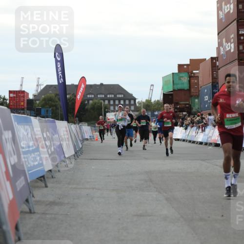 03.10.2025 - Köhlbrandbrückenlauf Yannick Fuchs http://msf.ph/oto/8986052 03.10.2025 16:10:55 Ziel 7226, 7834, 8775, 8776, 9169, 9201, 9474 meine-sportfotos.de