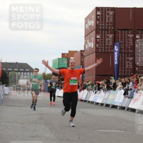 03.10.2025 - Köhlbrandbrückenlauf Yannick Fuchs http://msf.ph/oto/8986053 03.10.2025 15:58:20 Ziel 7095, 7096, 7104, 9340, 9659 meine-sportfotos.de