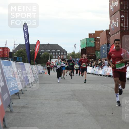 03.10.2025 - Köhlbrandbrückenlauf Yannick Fuchs http://msf.ph/oto/8986056 03.10.2025 16:10:55 Ziel 7226, 7834, 8775, 8776, 9169, 9201, 9474 meine-sportfotos.de