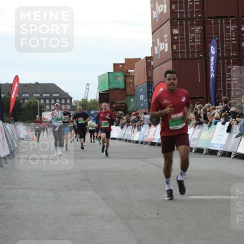 03.10.2025 - Köhlbrandbrückenlauf Yannick Fuchs http://msf.ph/oto/8986060 03.10.2025 16:10:55 Ziel 7226, 7834, 8775, 8776, 9169, 9201, 9474 meine-sportfotos.de