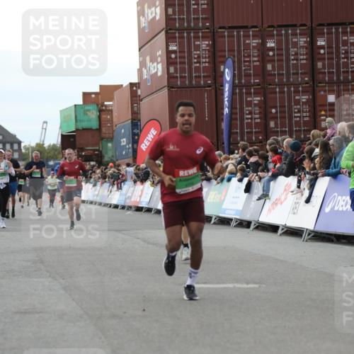 03.10.2025 - Köhlbrandbrückenlauf Yannick Fuchs http://msf.ph/oto/8986064 03.10.2025 16:10:55 Ziel 7226, 7834, 8775, 8776, 9169, 9201, 9474 meine-sportfotos.de