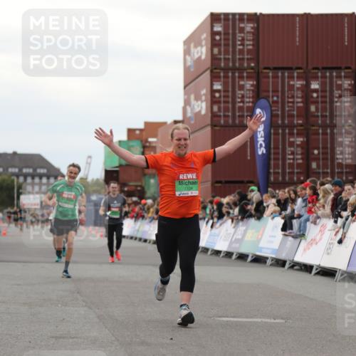 03.10.2025 - Köhlbrandbrückenlauf Yannick Fuchs http://msf.ph/oto/8986065 03.10.2025 15:58:21 Ziel 7095, 7096, 7104, 9340, 9659 meine-sportfotos.de