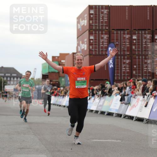 03.10.2025 - Köhlbrandbrückenlauf Yannick Fuchs http://msf.ph/oto/8986069 03.10.2025 15:58:21 Ziel 7095, 7096, 7104, 9340, 9659 meine-sportfotos.de