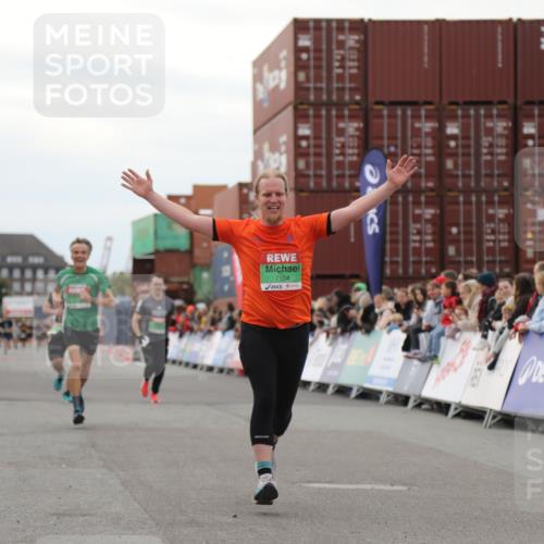 03.10.2025 - Köhlbrandbrückenlauf Yannick Fuchs http://msf.ph/oto/8986073 03.10.2025 15:58:21 Ziel 7095, 7096, 7104, 9340, 9659 meine-sportfotos.de