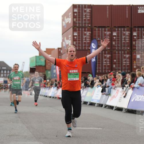 03.10.2025 - Köhlbrandbrückenlauf Yannick Fuchs http://msf.ph/oto/8986075 03.10.2025 15:58:21 Ziel 7095, 7096, 7104, 9340, 9659 meine-sportfotos.de