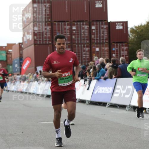 03.10.2025 - Köhlbrandbrückenlauf Yannick Fuchs http://msf.ph/oto/8986081 03.10.2025 16:10:56 Ziel 7226, 7834, 8775, 8776, 9169, 9201, 9474 meine-sportfotos.de