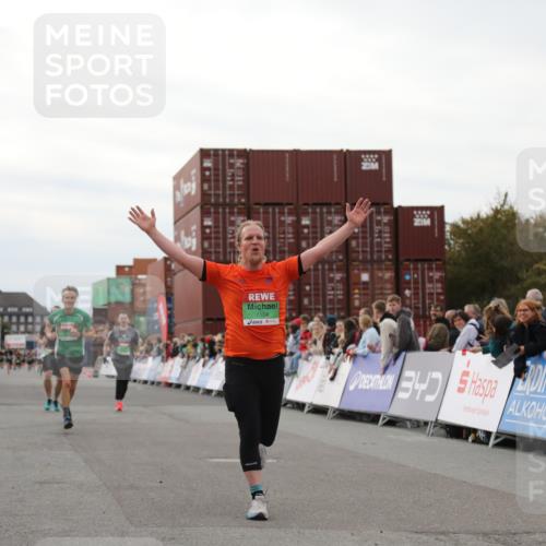 03.10.2025 - Köhlbrandbrückenlauf Yannick Fuchs http://msf.ph/oto/8986086 03.10.2025 15:58:21 Ziel 7095, 7096, 7104, 9340, 9659 meine-sportfotos.de