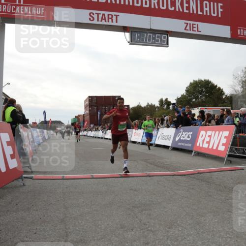 03.10.2025 - Köhlbrandbrückenlauf Yannick Fuchs http://msf.ph/oto/8986089 03.10.2025 16:10:57 Ziel 7226, 7834, 8775, 8776, 9201, 9474 meine-sportfotos.de