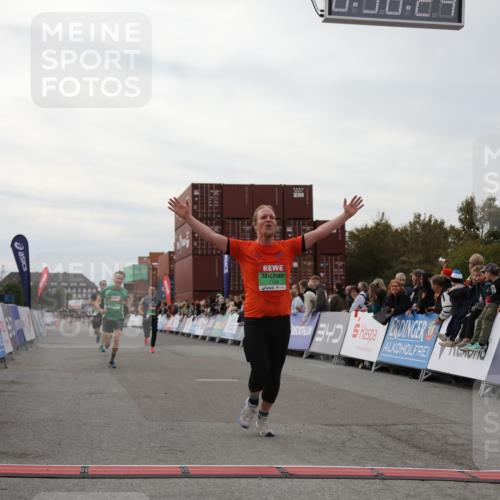 03.10.2025 - Köhlbrandbrückenlauf Yannick Fuchs http://msf.ph/oto/8986093 03.10.2025 15:58:22 Ziel 7095, 7096, 7104, 9340, 9659 meine-sportfotos.de