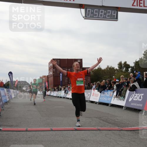 03.10.2025 - Köhlbrandbrückenlauf Yannick Fuchs http://msf.ph/oto/8986097 03.10.2025 15:58:22 Ziel 7095, 7096, 7104, 9340, 9659 meine-sportfotos.de