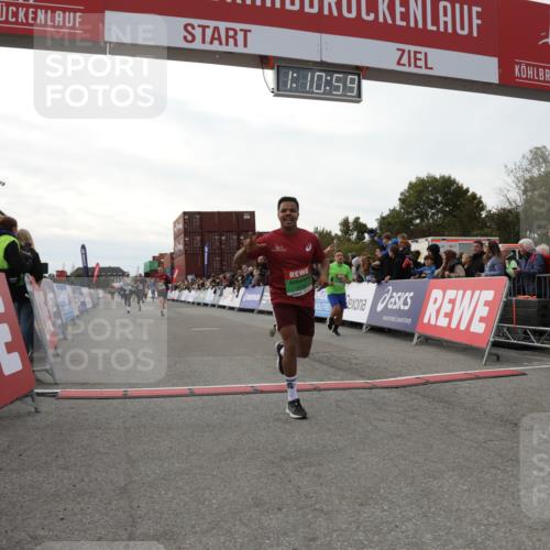 03.10.2025 - Köhlbrandbrückenlauf Yannick Fuchs http://msf.ph/oto/8986102 03.10.2025 16:10:58 Ziel 7226, 7834, 8220, 8775, 8776, 9201, 9474 meine-sportfotos.de