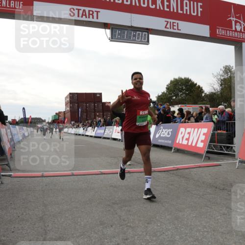 03.10.2025 - Köhlbrandbrückenlauf Yannick Fuchs http://msf.ph/oto/8986109 03.10.2025 16:10:58 Ziel 7226, 7834, 8220, 8775, 8776, 9201, 9474 meine-sportfotos.de