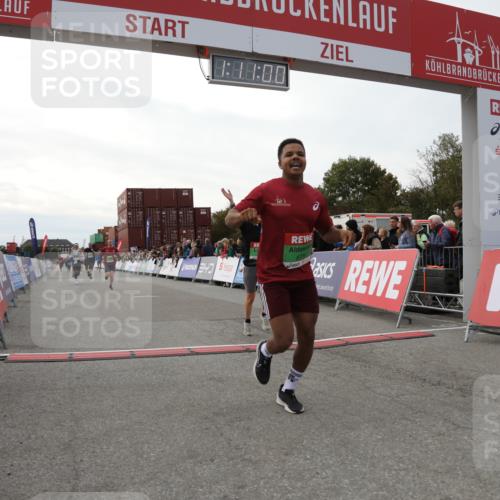 03.10.2025 - Köhlbrandbrückenlauf Yannick Fuchs http://msf.ph/oto/8986113 03.10.2025 16:10:58 Ziel 7226, 7834, 8220, 8775, 8776, 9201, 9474 meine-sportfotos.de