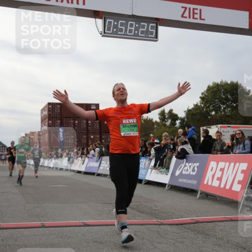 03.10.2025 - Köhlbrandbrückenlauf Yannick Fuchs http://msf.ph/oto/8986115 03.10.2025 15:58:23 Ziel 7095, 7104, 7121, 9340, 9659 meine-sportfotos.de