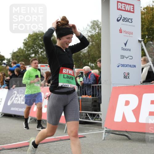 03.10.2025 - Köhlbrandbrückenlauf Yannick Fuchs http://msf.ph/oto/8986117 03.10.2025 16:10:59 Ziel 7226, 7834, 8220, 8490, 8775, 8776, 8923, 9201, 9474 meine-sportfotos.de