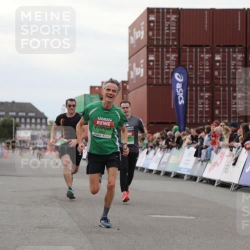 03.10.2025 - Köhlbrandbrückenlauf Yannick Fuchs http://msf.ph/oto/8986118 03.10.2025 15:58:23 Ziel 7095, 7104, 7121, 9340, 9659 meine-sportfotos.de