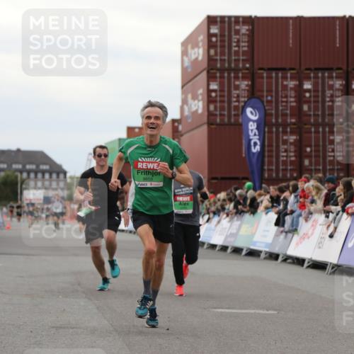 03.10.2025 - Köhlbrandbrückenlauf Yannick Fuchs http://msf.ph/oto/8986121 03.10.2025 15:58:24 Ziel 7095, 7104, 7121, 9340, 9659 meine-sportfotos.de